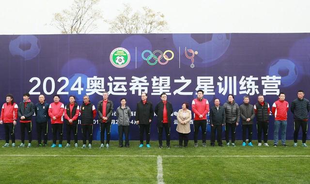 什么时候结算一次，要是等到牌局最后也没输到这么多的话，咱们等牌局结束了，再按照实际输掉的金额支付，你看怎么样？叶辰满意的点点头，笑道：对了。
